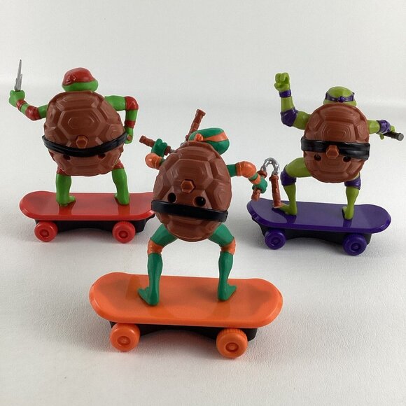 Teenage Mutant Ninja Turtles Mutant Mayhem Sewer Shredder Figures Skateboard Toy - Picture 4 of 6